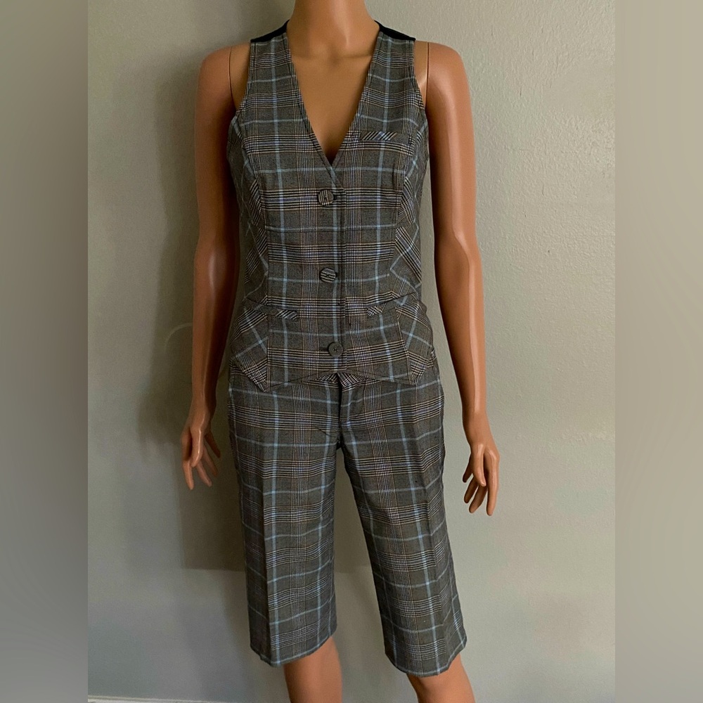 Guess plaid vest set…..👞👢👕